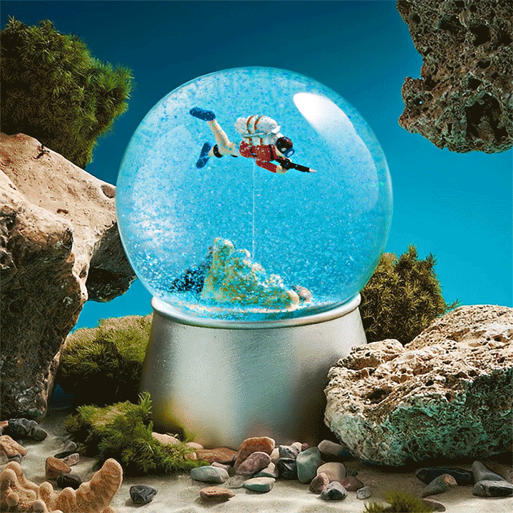 007Store James Bond Thunderball Sea Globe - Limited Edition
