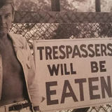 007Store James Bond Trespassers Will Be Eaten Metal Sign - Live And Let Die Edition, view 4