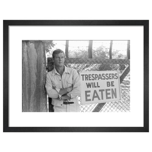 007Store James Bond Live And Let Die Photo Framed Art Print - By King & McGaw