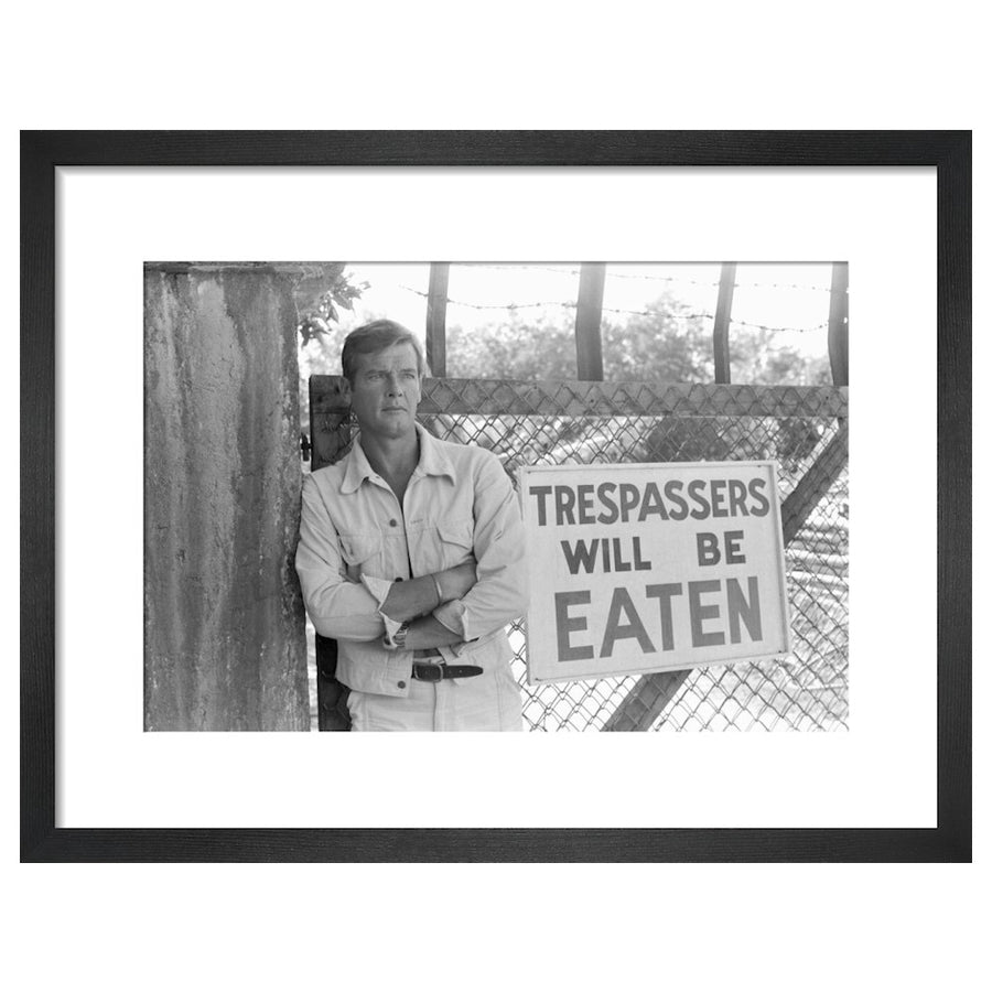 007Store James Bond Live And Let Die Photo Framed Art Print - By King & McGaw