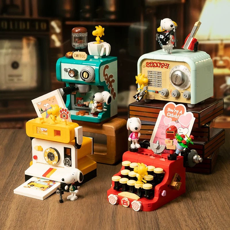 Afobrick Pantasy Snoopy Retro Time