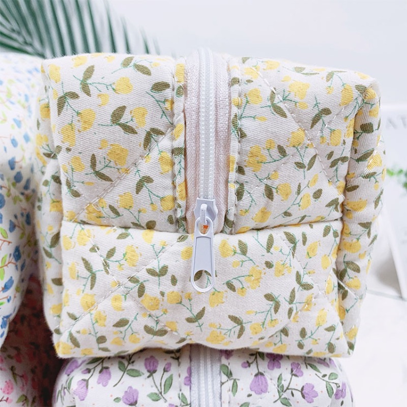 AliExpress Large Quilted Floral Zipper Makeup Bag, view 3