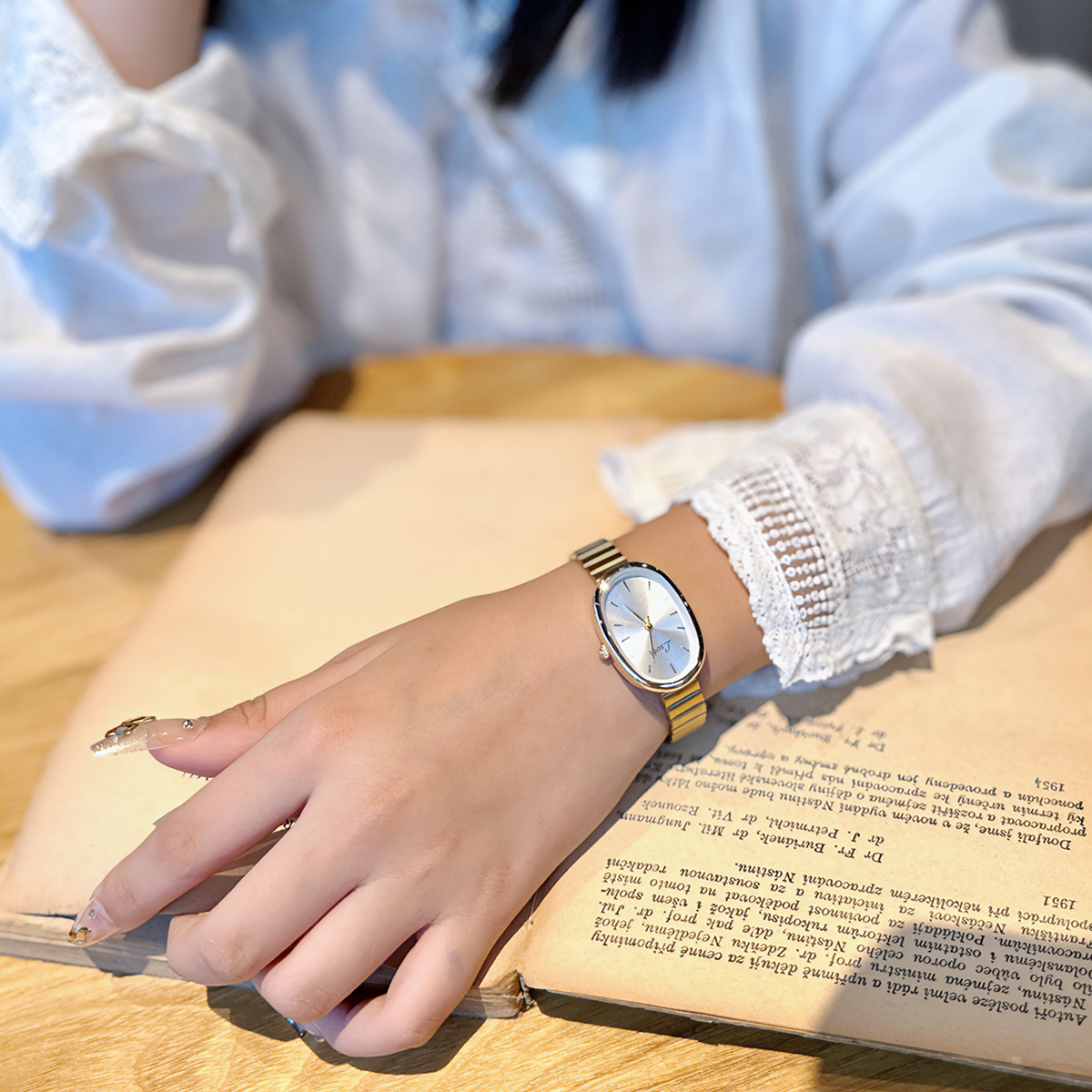 AliExpress Women's Vintage Gold Bracelet Quartz Watch, view 5