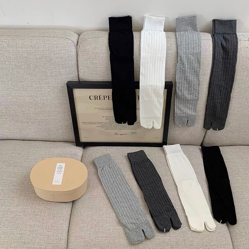 AliExpress 2/4 Pairs Tabi Socks Woman Cotton Solid Color Split Toe Socks Simple Comfortable Mid Tube Japanese Kimono Two-Toed Finger Socks, view 2