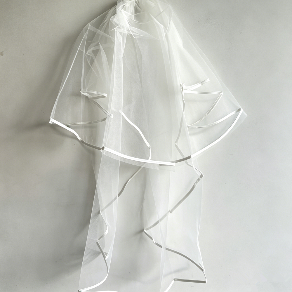 AliExpress 2 Layers Romantic Bridal Veil Simple Ribbon Edge Soft Tulle Wedding Veils with Clear Hair Comb Marriage Wedding Accessories, view 4