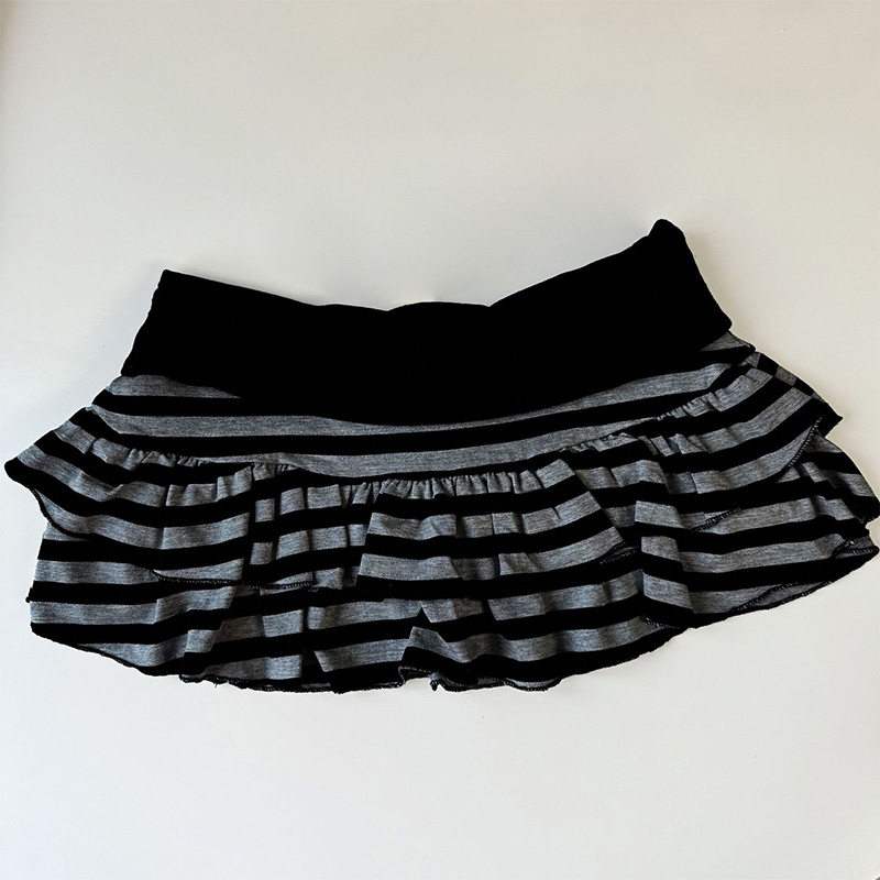 AliExpress 2026 Summer New Women's Wear Y2K Grunge Black and Grey Striped Ruffle Mini Skirt High Waist Elastic Waist Tight A-line Skirt, view 4