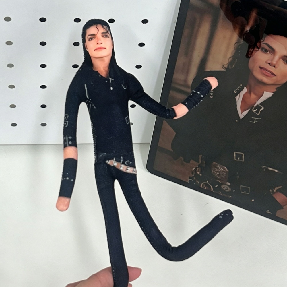 AliExpress 28cm Michael Jackson Jointed Plush Figure Kawaii Soft Toy Home Desk Decoration Collectible Present for Adults