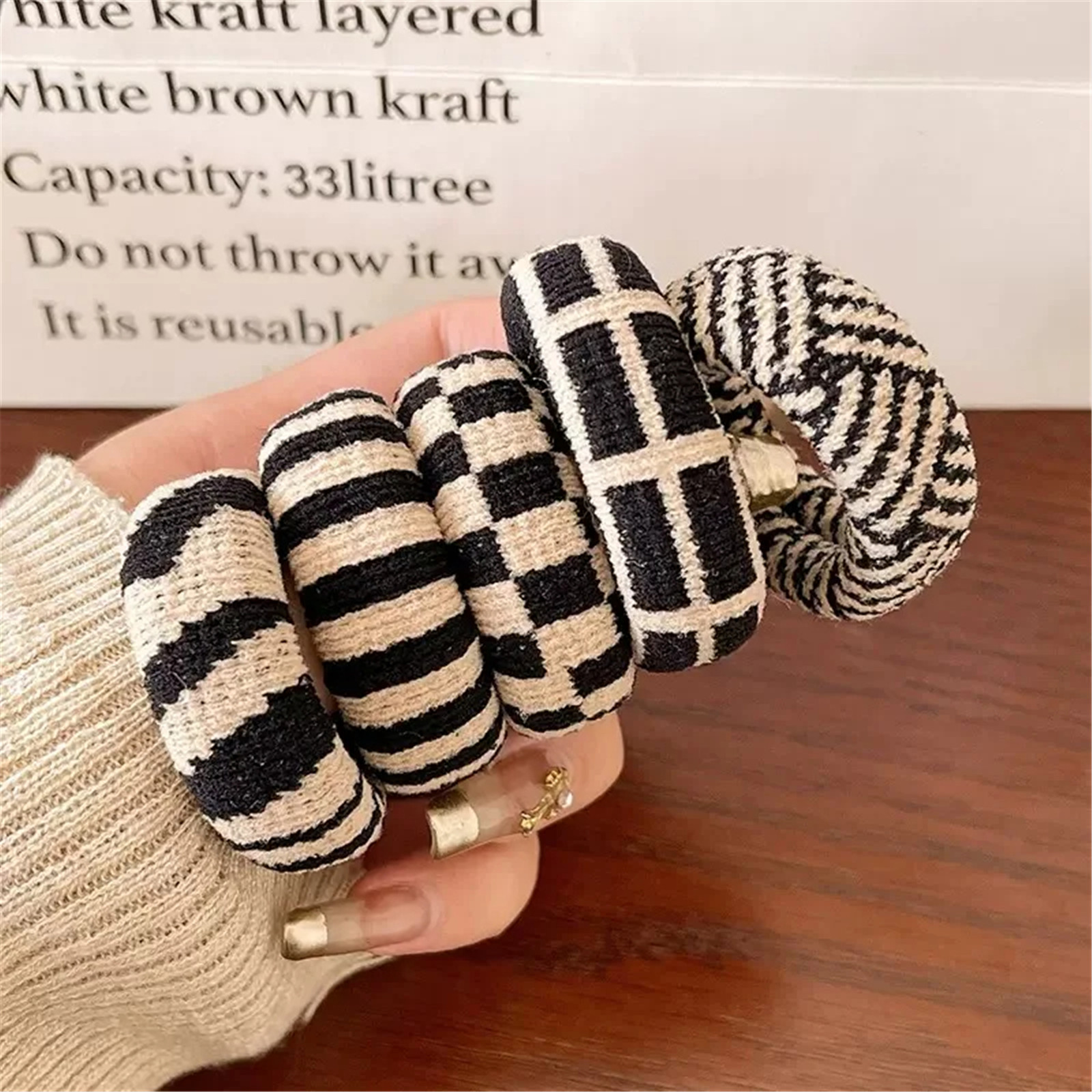 AliExpress 5-Piece Checkered Traceless Seamless Hair Ties