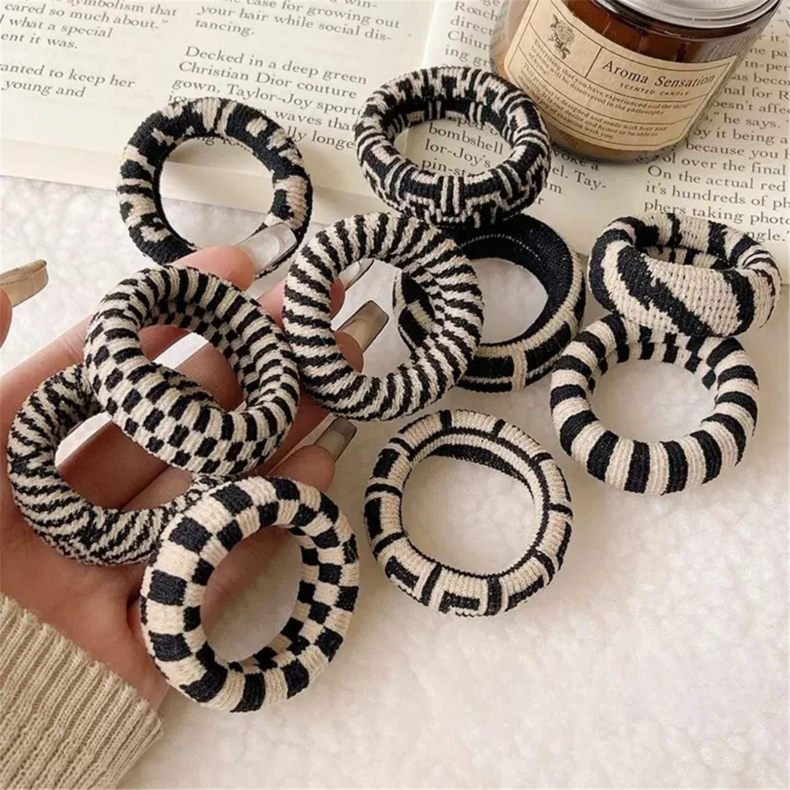 AliExpress 5-Piece Checkered Traceless Seamless Hair Ties, view 3