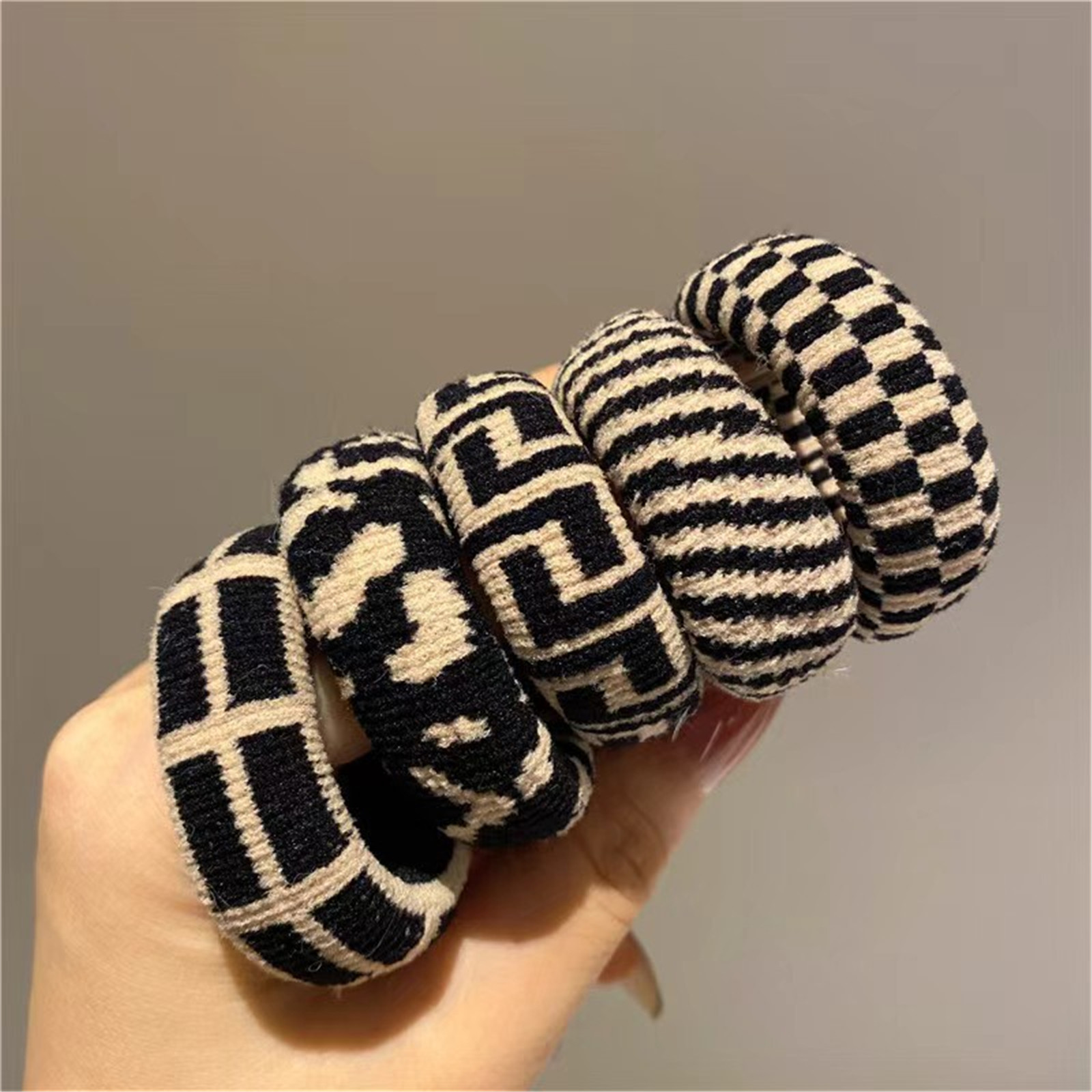 AliExpress 5-Piece Checkered Traceless Seamless Hair Ties, view 5