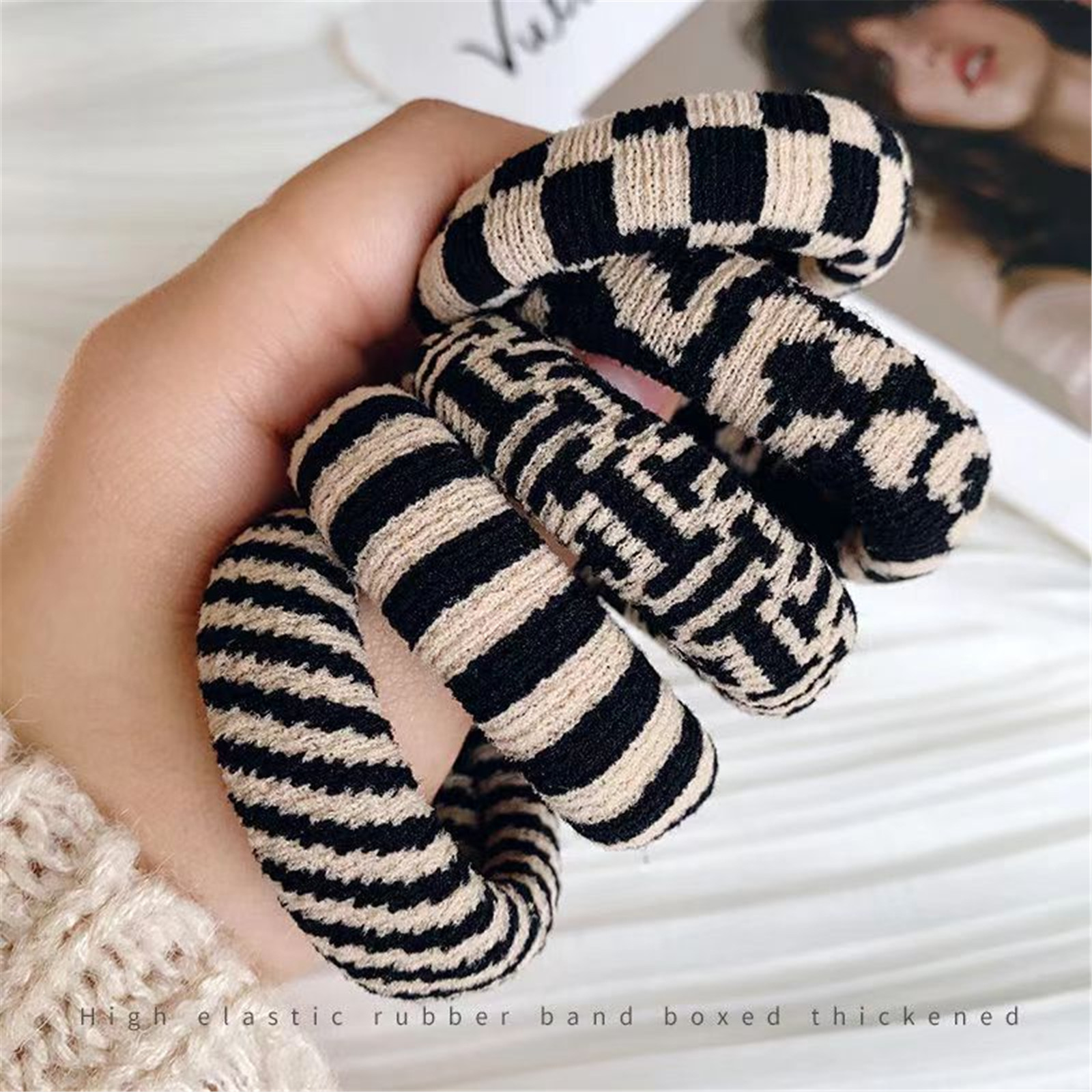 AliExpress 5-Piece Checkered Traceless Seamless Hair Ties, view 6