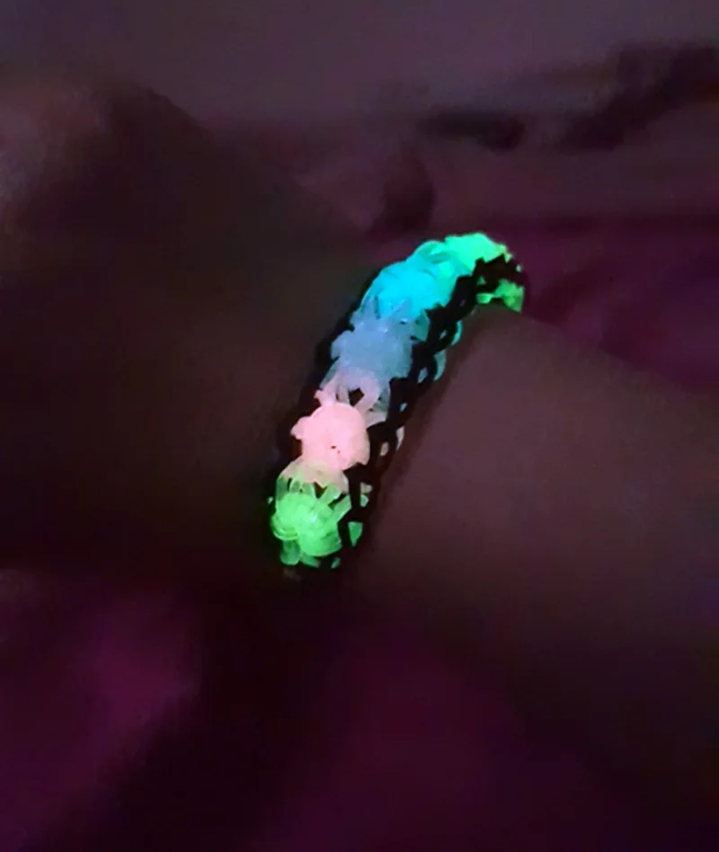 AliExpress 600Pcs DIY New Luminous Rubber Loom Bands Bracelets for Lovers Friendship Hand Bangles Fluorescent Night Glowing Rubber Band Wri, view 5