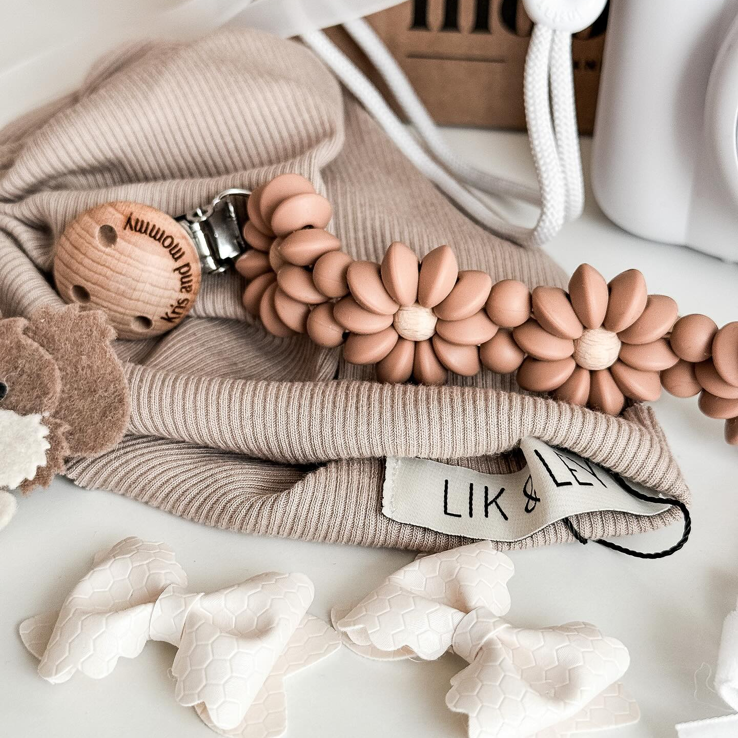 AliExpress Baby Pacifier Clip Flower Soother Clip Handmade Silicone Dummy Nipple Holder Clip Newborn Essentional Teething Toys, view 6