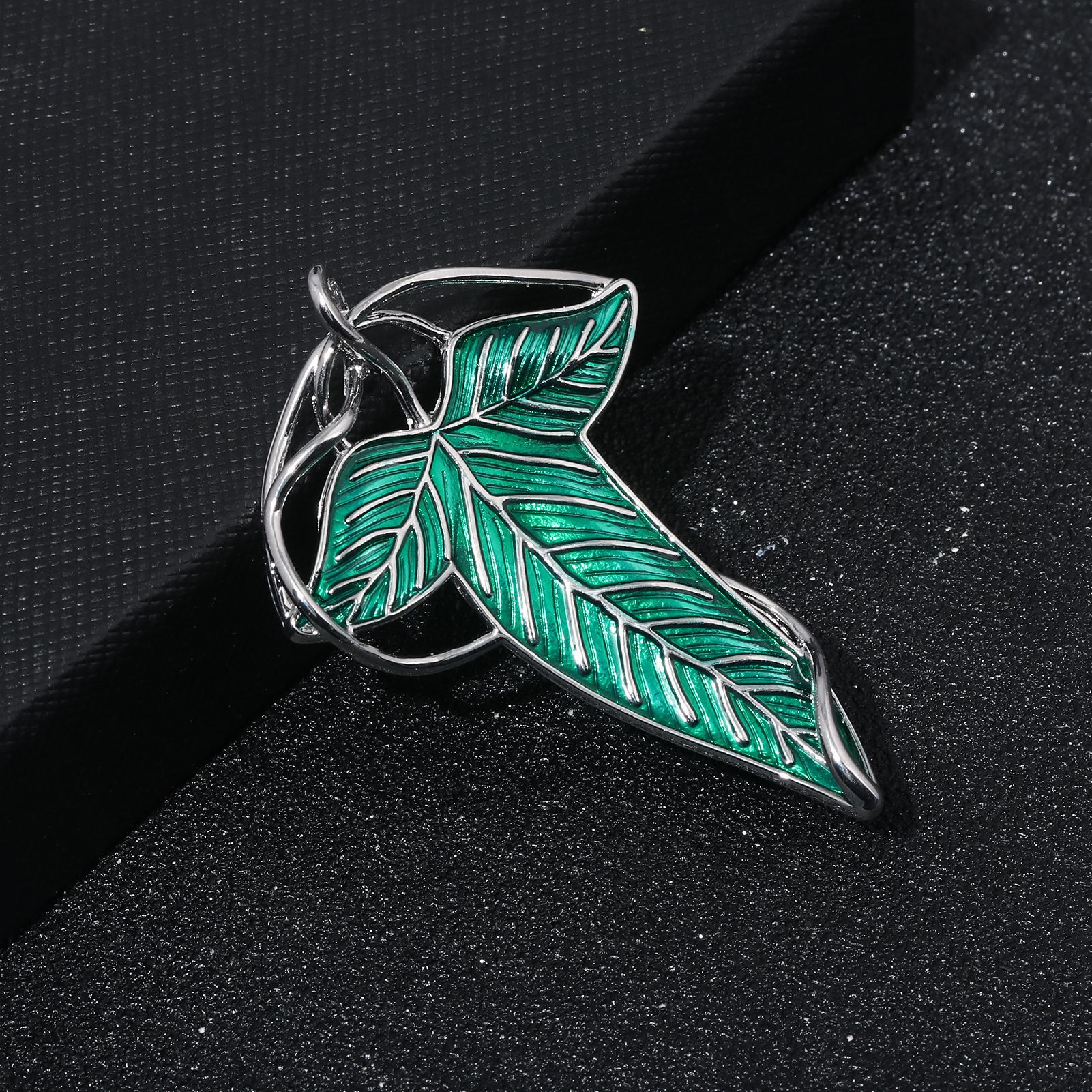 AliExpress Elf Green Leaves of Lorien Brooch Pin Tolkien Galadriel Legolas Frodo Baggins Aragorn Tree Enamel Badge Movie Jewelry Wholesale, view 3
