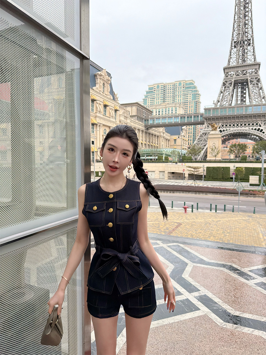 AliExpress High-waisted denim shorts Y2k American dark blue women's 2026 spring and summer fashion hip-hop goth casual slim shorts, view 3