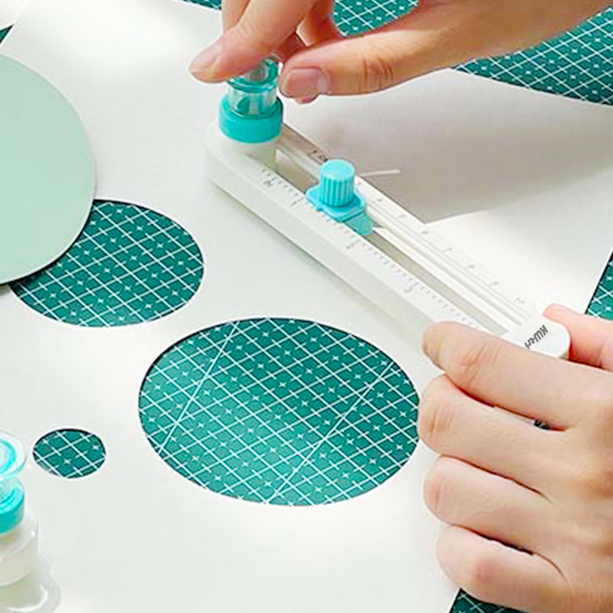 AliExpress Multi-functional 360° Rotating Handheld Circular Cutting Machine - With Adjustable Blue Knob, Office and School Supplies, view 5