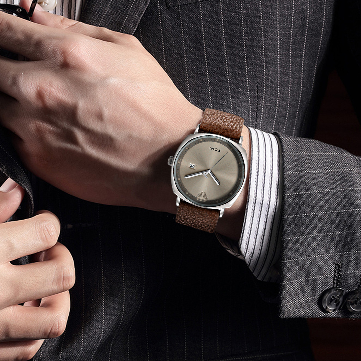 AliExpress TOMI Men's Minimalist Leather Quartz Watch, view 3