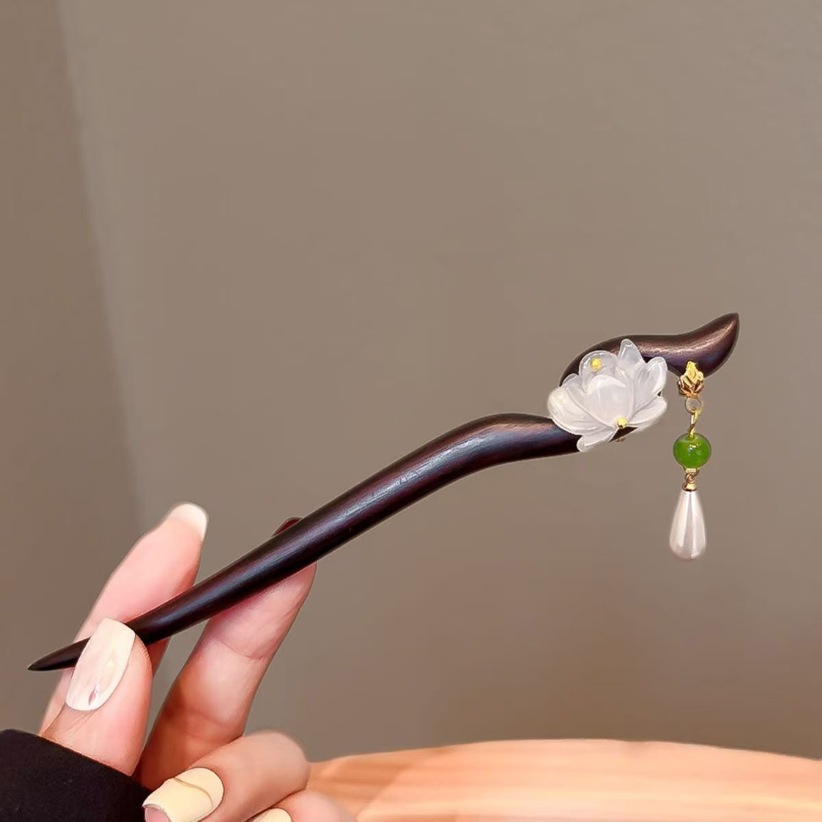 AliExpress White Lotus Wooden Hairpin with Fringe