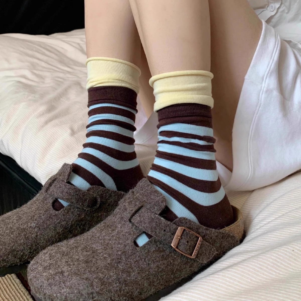 AliExpress Women's Socks Japanese Striped Contrasting Dopamine Kawaii Rolled Edge Sports Mid Tube Socks Comfortable Breathable Cotton Socks, view 3