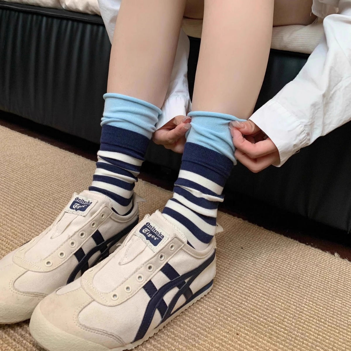 AliExpress Women's Socks Japanese Striped Contrasting Dopamine Kawaii Rolled Edge Sports Mid Tube Socks Comfortable Breathable Cotton Socks, view 5