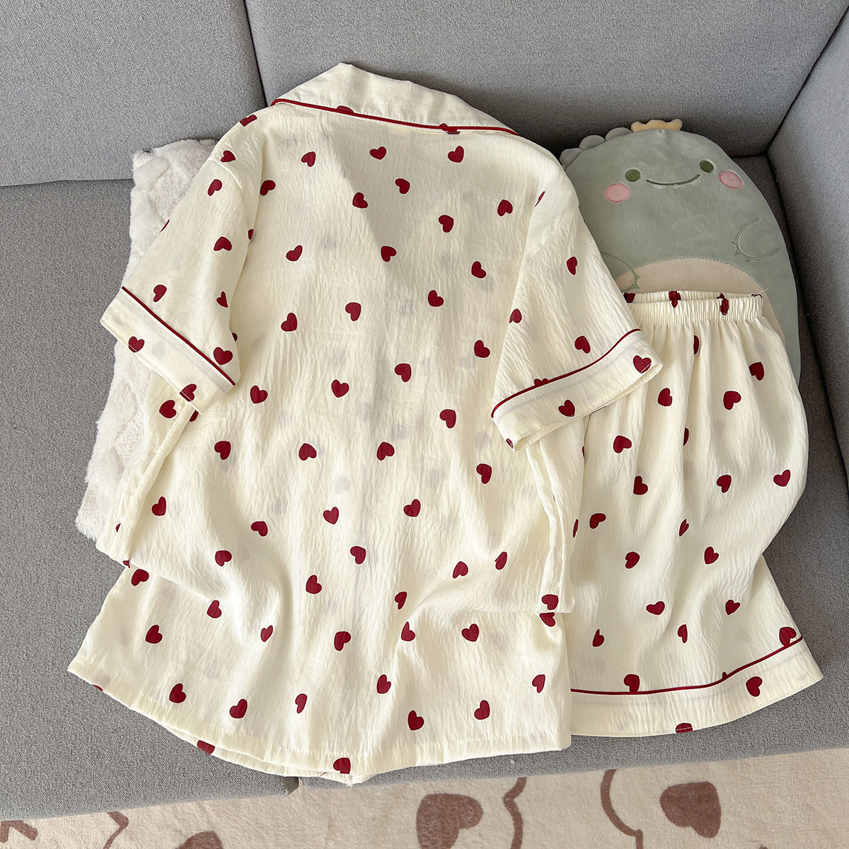AliExpress Women's Summer Thin Pajamas with Heart-Shaped Short Sleeves and Shorts, Sweet and Cute, Can Be Worn Outside in Summer, Two-Piece, view 3