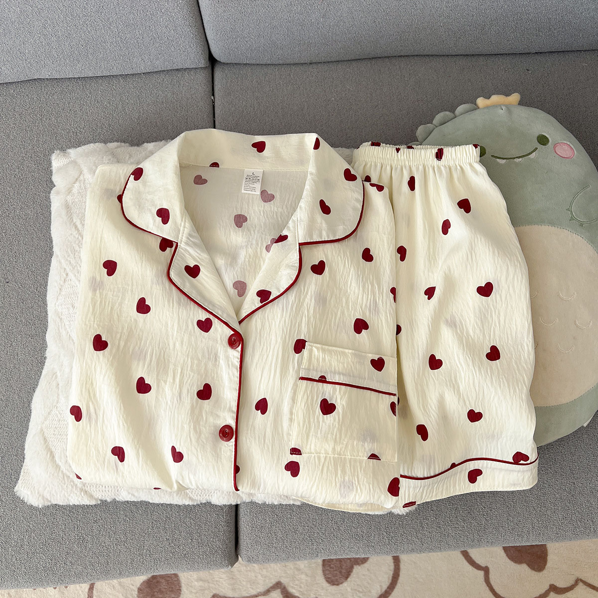 AliExpress Women's Summer Thin Pajamas with Heart-Shaped Short Sleeves and Shorts, Sweet and Cute, Can Be Worn Outside in Summer, Two-Piece, view 4