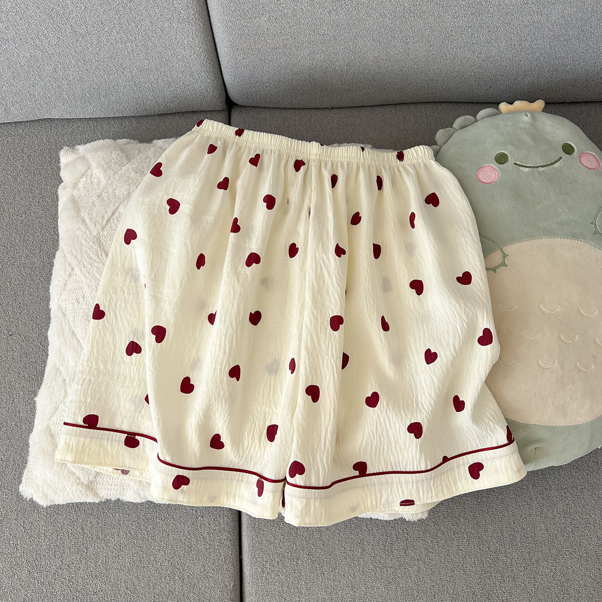 AliExpress Women's Summer Thin Pajamas with Heart-Shaped Short Sleeves and Shorts, Sweet and Cute, Can Be Worn Outside in Summer, Two-Piece, view 5