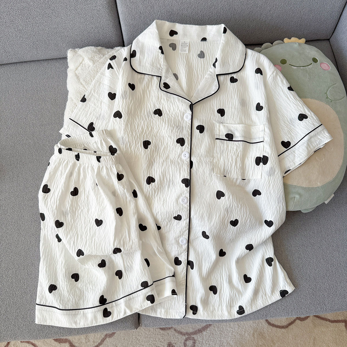 AliExpress Women's Summer Thin Pajamas with Heart-Shaped Short Sleeves and Shorts, Sweet and Cute, Can Be Worn Outside in Summer, Two-Piece, view 6