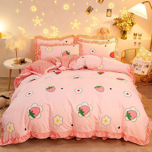 Boogzel Apparel Strawberry Aesthetic Bedding Set ๐