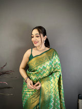 Dista Elora Light Green Soft Silk Zig Zag Leheriya Zari Weaving Saree, view 4