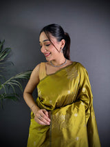 Dista Elora Olive Green Lichi Silk Flower Zari Weaving Banarasi Saree, view 3
