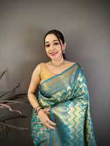 Dista Elora Sea Green Soft Silk Zig Zag Leheriya Zari Weaving Saree, view 4