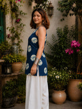 Dista Myshka Women Greenish Blue & White Printed Sleeveless Kurta with Relaxed Salwar, view 2