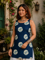 Dista Myshka Women Greenish Blue & White Printed Sleeveless Kurta with Relaxed Salwar, view 4