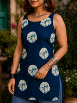 Dista Myshka Women Greenish Blue & White Printed Sleeveless Kurti, view 4