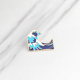Galartsy The great wave of kanagawa enamel pin, view 2