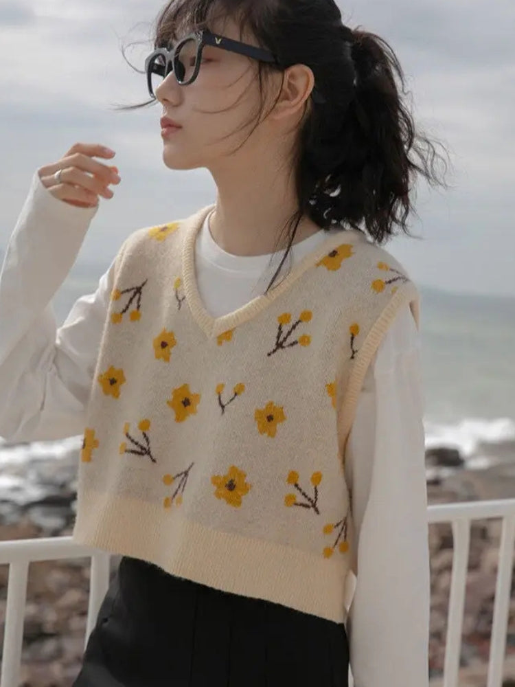 Litlookz Studio Floral Cropped Sweater Vest