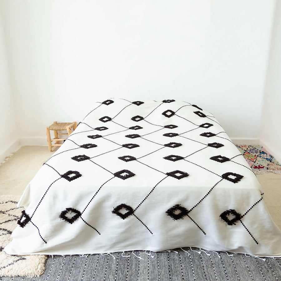 MyTindy Moroccan Black and White Bed Spread
