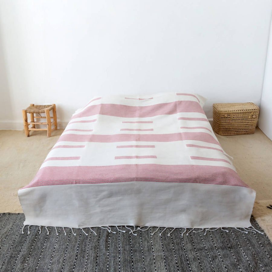 MyTindy Pink and White Bed Spread