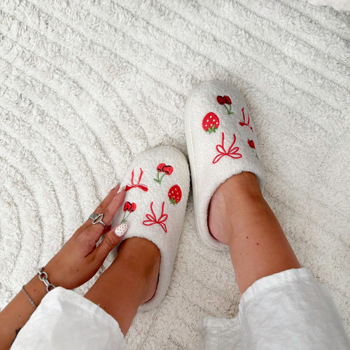 Nordic Peace Berry & Bow Slippers