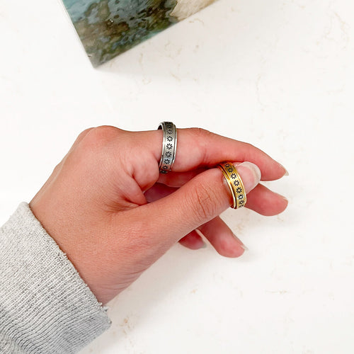 Nordic Peace Floral Spinner Ring