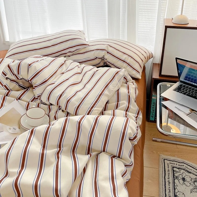 Roomtery Striped Minimalist Bedding Set