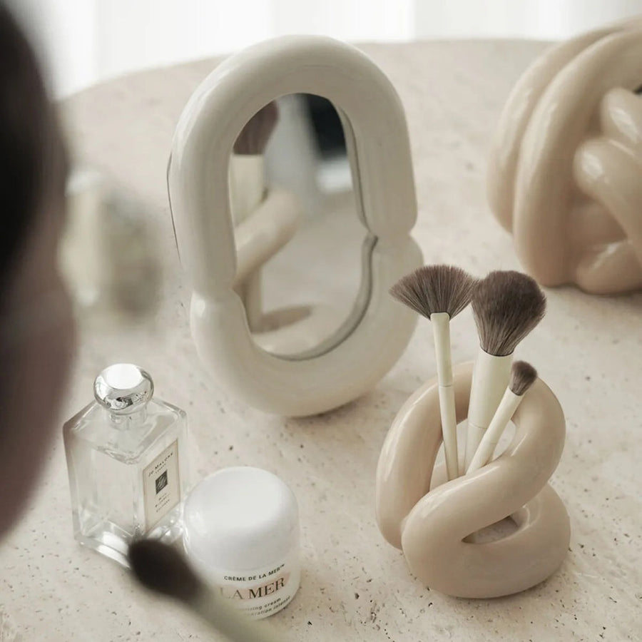 Roomtery Curvy Ceramic Makeup Brush Holder