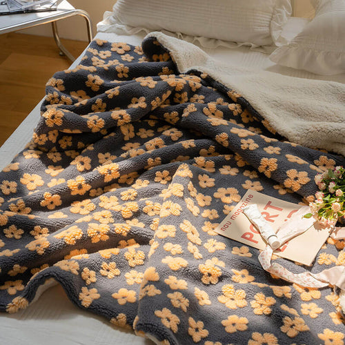 Roomtery Vintage Chamomiles Fluffy Blanket