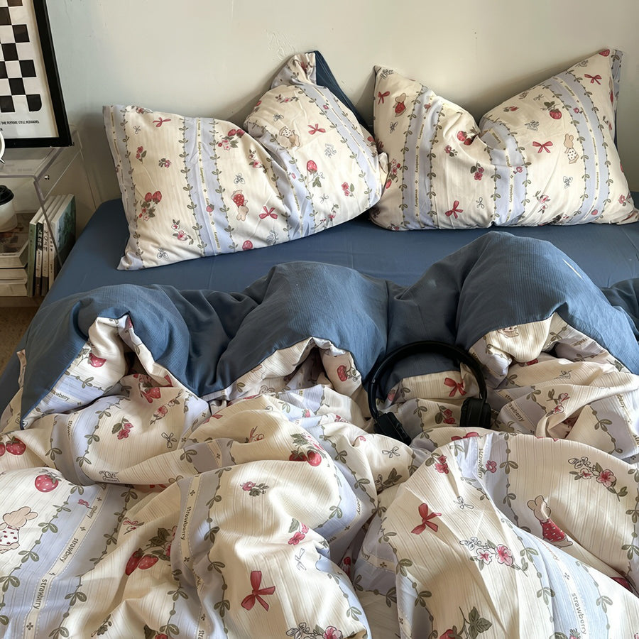 Roomtery Vintage Strawberry Floral Bedding Set