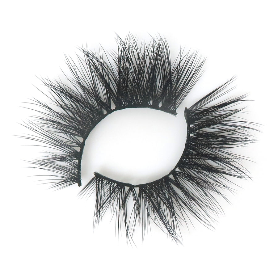 True Beauty Lashes Center of Attention Lash Style