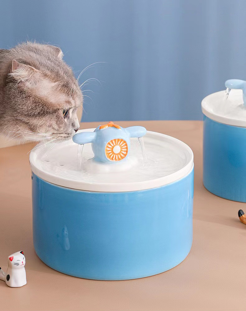 ZezeLife Airplane Cat Water Fountain, view 3