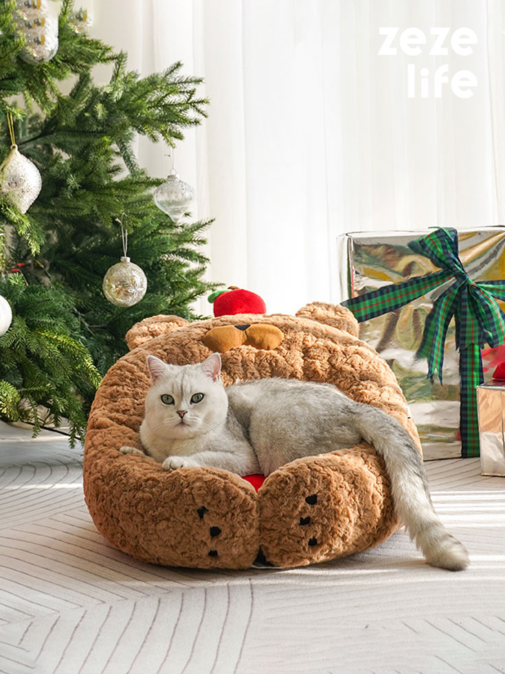 ZezeLife Apple Bear Hug Cat Bed, view 2