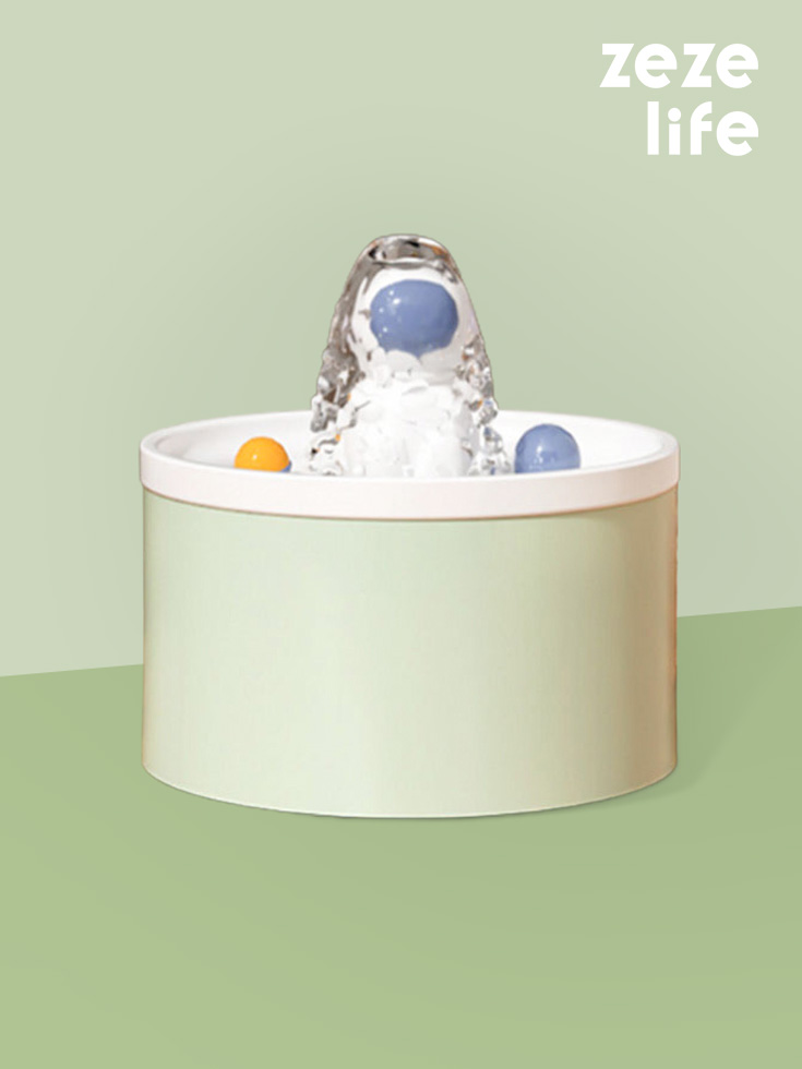 ZezeLife Astronaut Cat Water Fountain