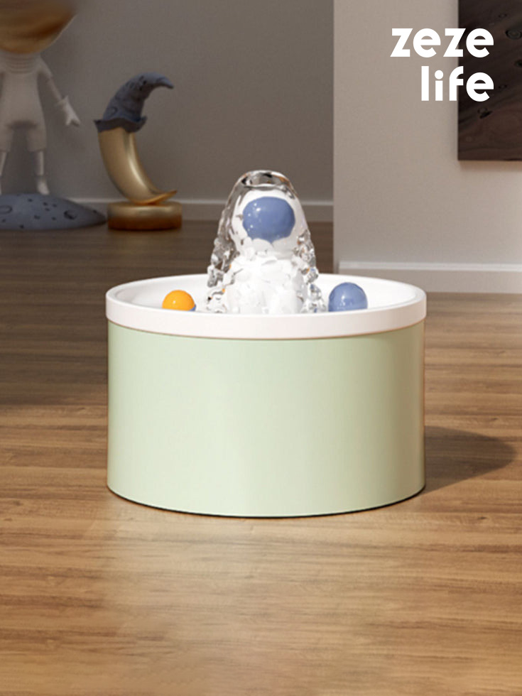 ZezeLife Astronaut Cat Water Fountain, view 2